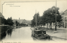 2444 Gezicht op de Stadsbuitengracht te Utrecht met rechts enkele huizen aan de Wittevrouwensingel; links op de ...